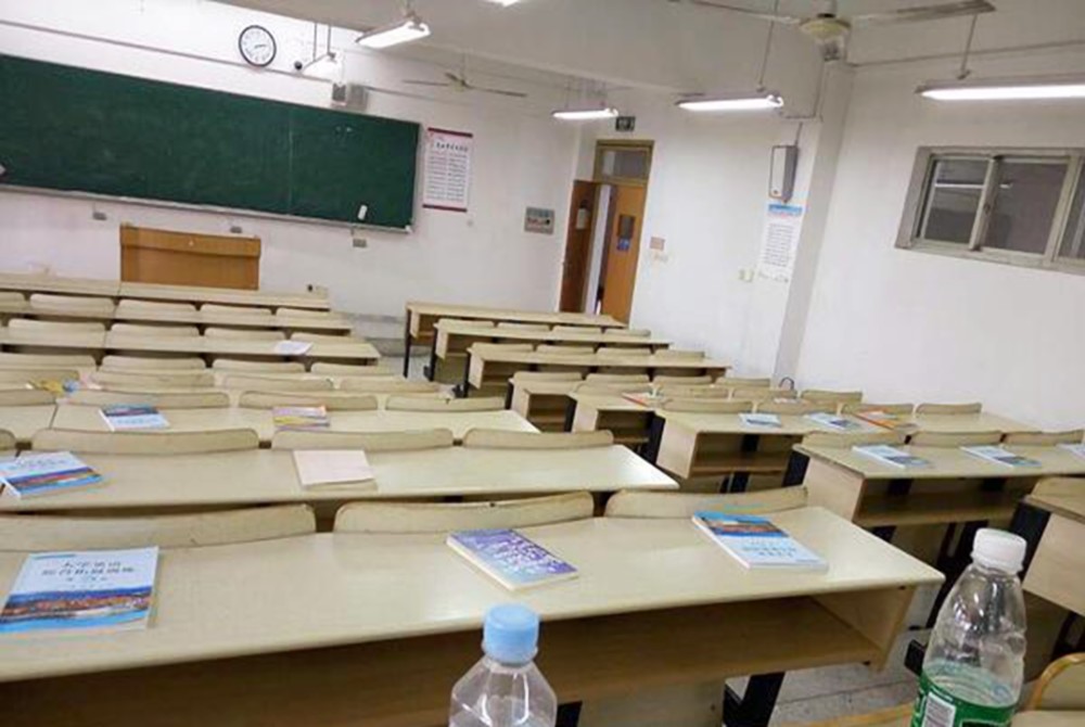 "内卷化"已侵袭到清华校园,学霸间的"占座之争",谁赢了呢?