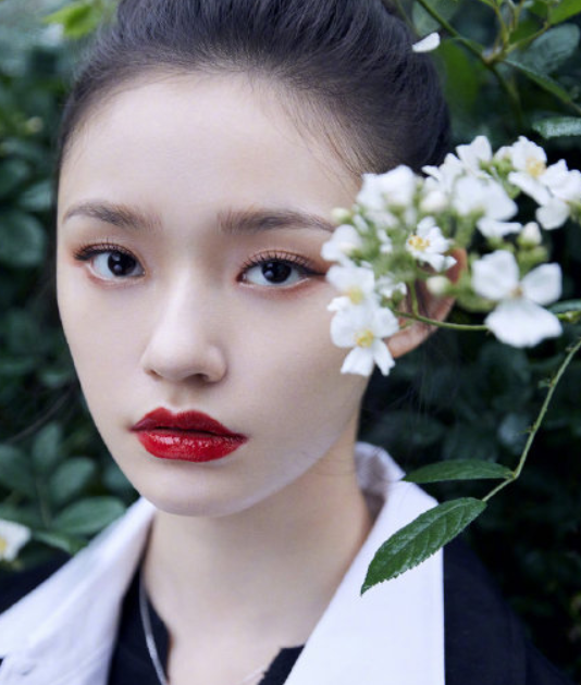 林允和歌手颜人中恋爱 曾发文 表白 后秒删,网友 真爱了