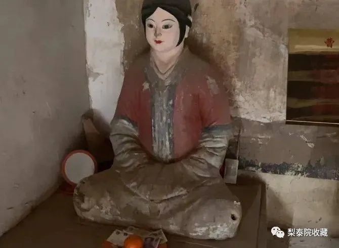 山西小村里的古寺,发现一尊千年女肉身菩萨,骨头外露