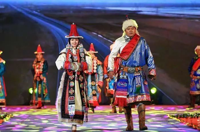 看点丨如果您有一套肃北蒙古族服饰穿在身上,该有多漂亮和帅气