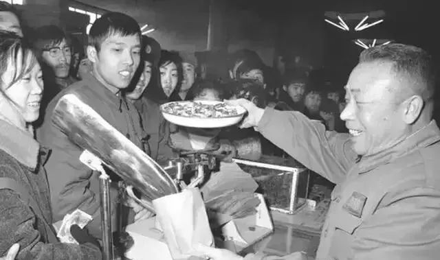 罕见的60年代老照片:真实反馈六十年代的生活!