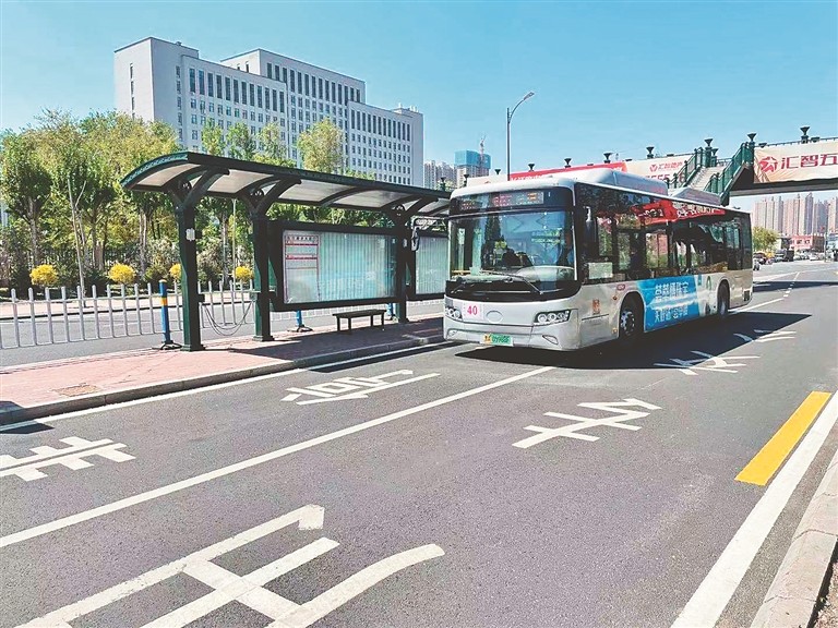 哈尔滨市三条公交快速廊道投用 记者体验快捷出行