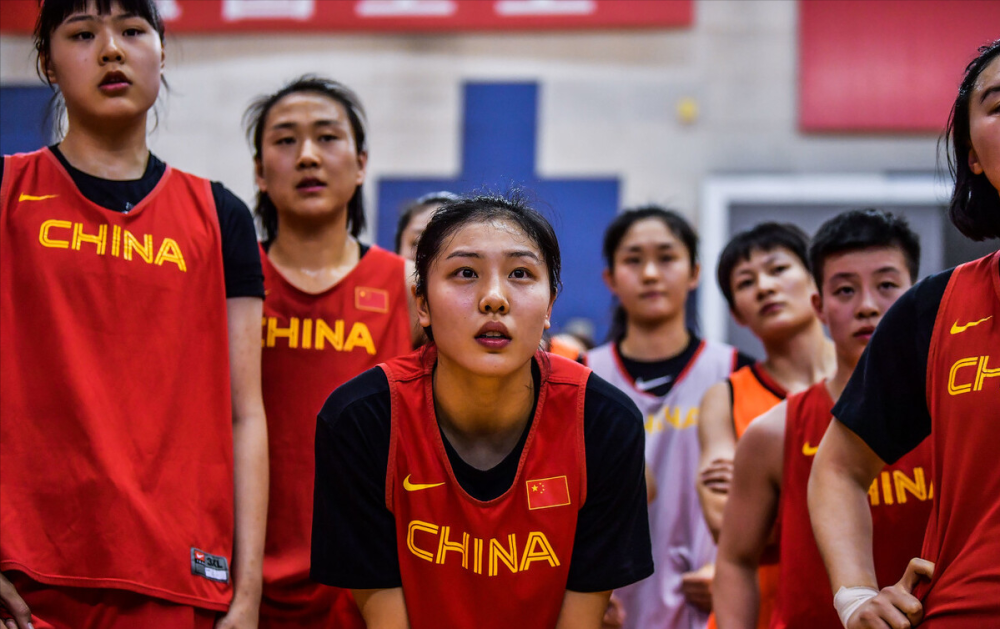 中国女篮迎天才中锋,单场42分25篮板,14岁2.26米或成奥运奇兵