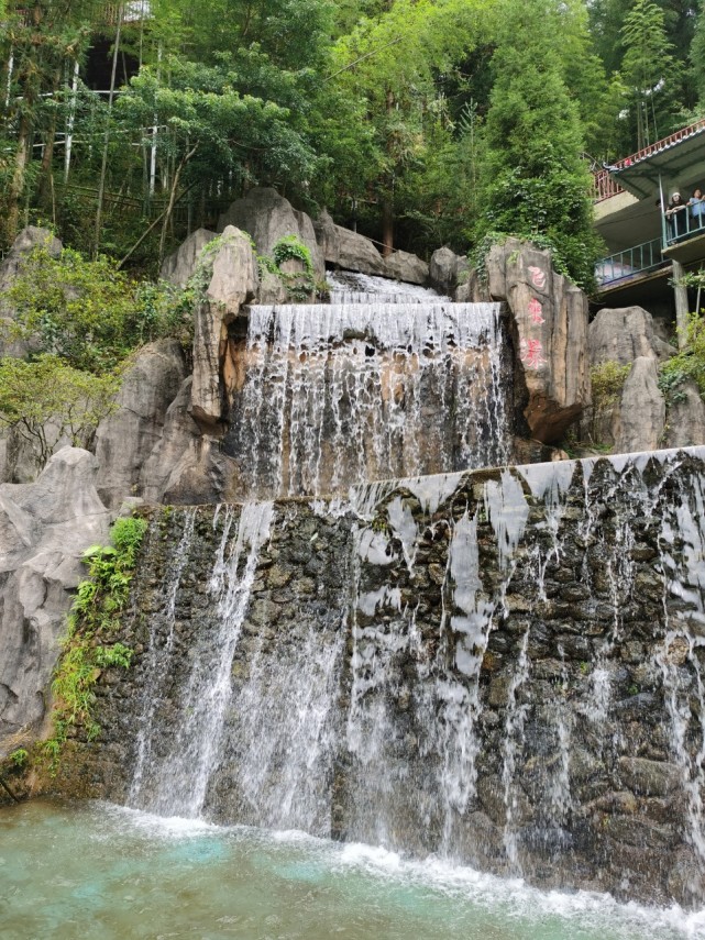 仙人洞自然风景旅游区,位于粤西高州市深镇镇境内