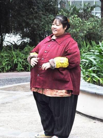 当初四川150斤女子嫁给小伙,3年胖到300多斤,丈夫:胖得像头猪