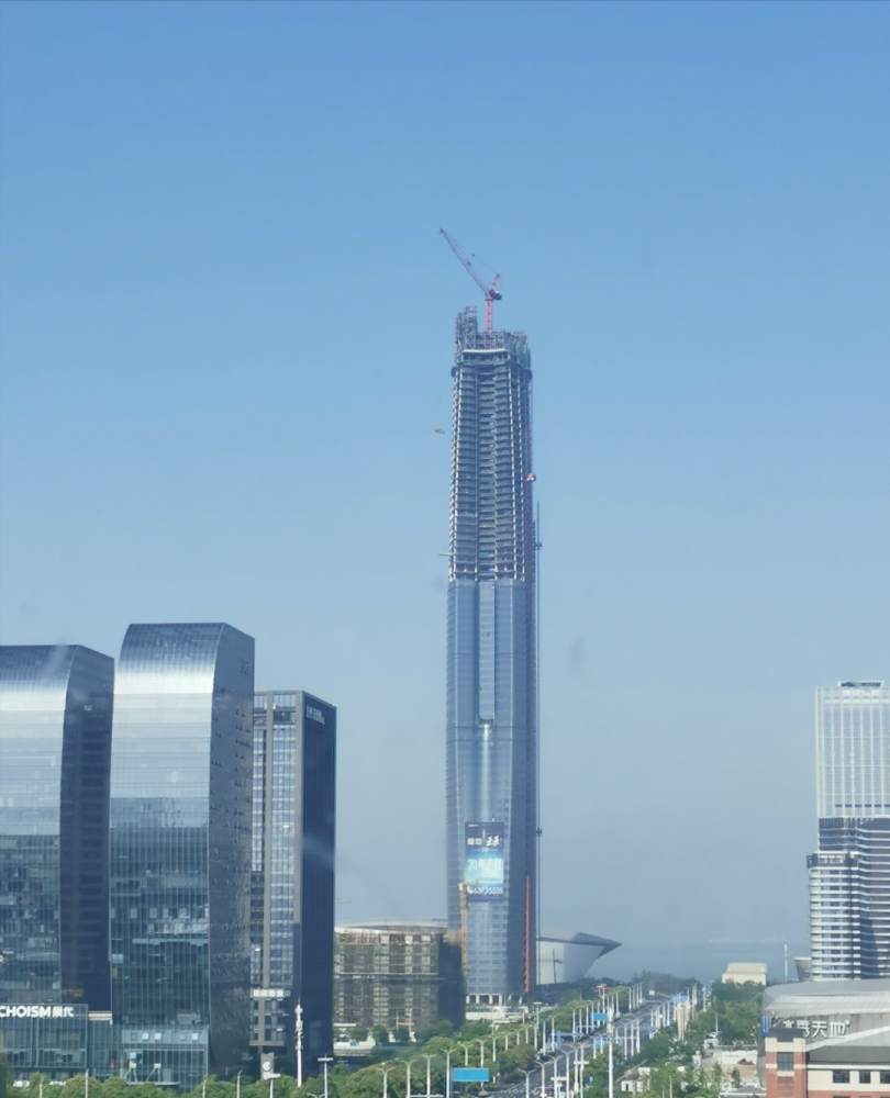 楼(300米以上)共有4座,以下是项目最新进度: 项目一,苏州中南中心(499