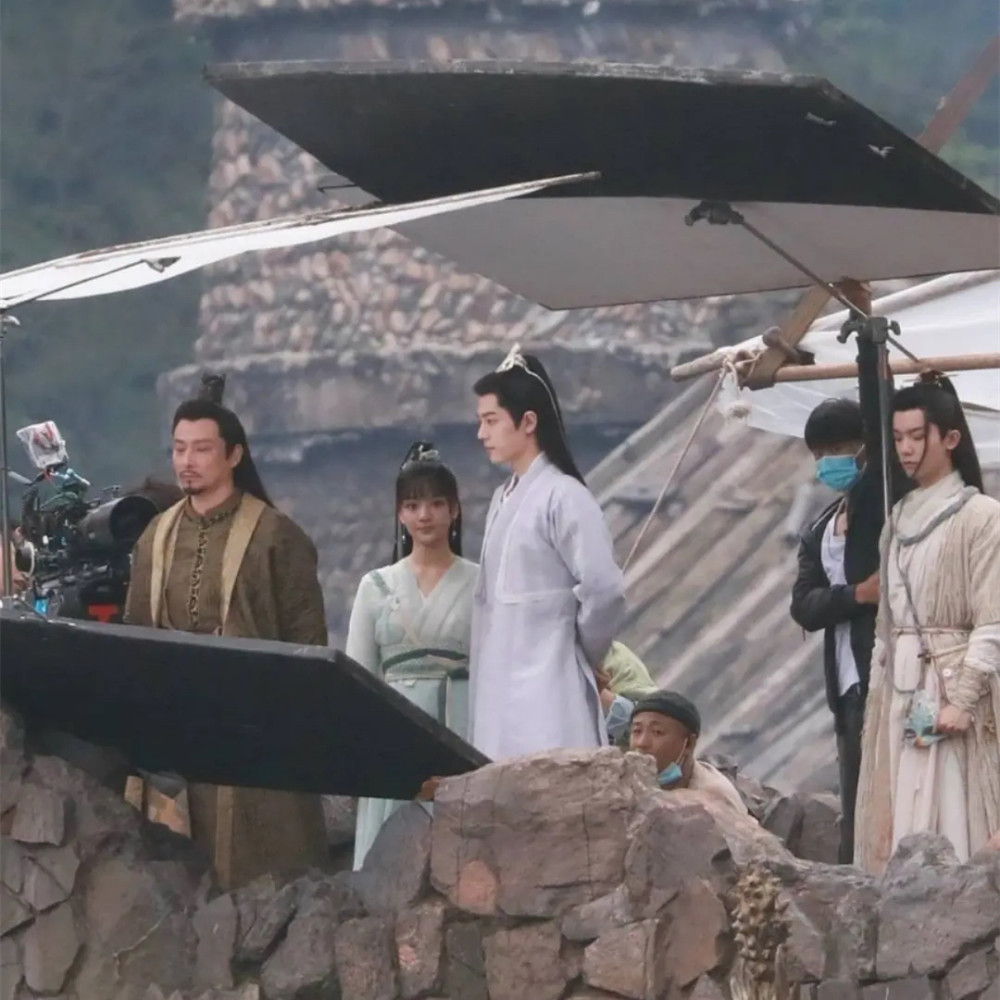 肖战《玉骨遥 》路透曝光,白衣飘飘仙气十足,搭档任敏