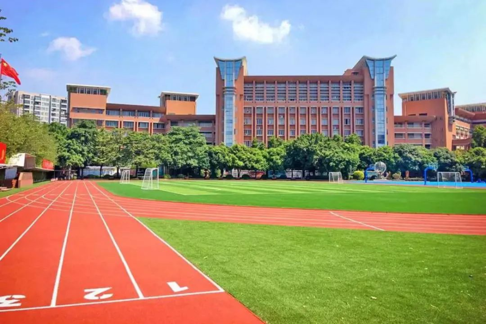 关于巨人实验学校能否与聿怀实验学校和潮阳实验学校教学合作,应由