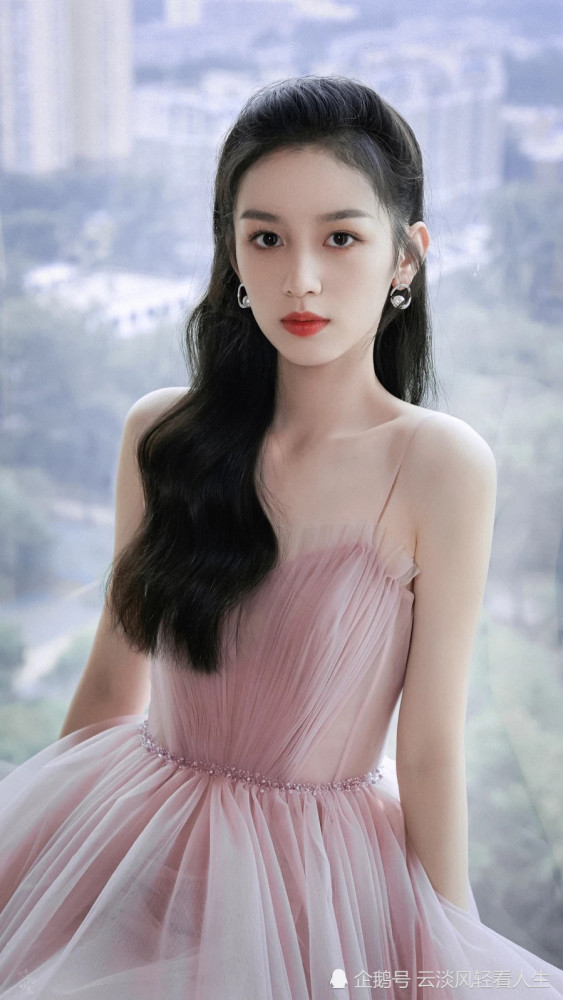 周也:清纯唯美,美丽娇艳