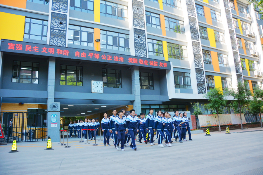 西安建筑科技大学附属中学高中 语文教师 只有能够激发学生去进行自我