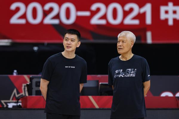 辽宁队遇休赛期最大困难!教练组土崩瓦解,杨鸣要重找帮手