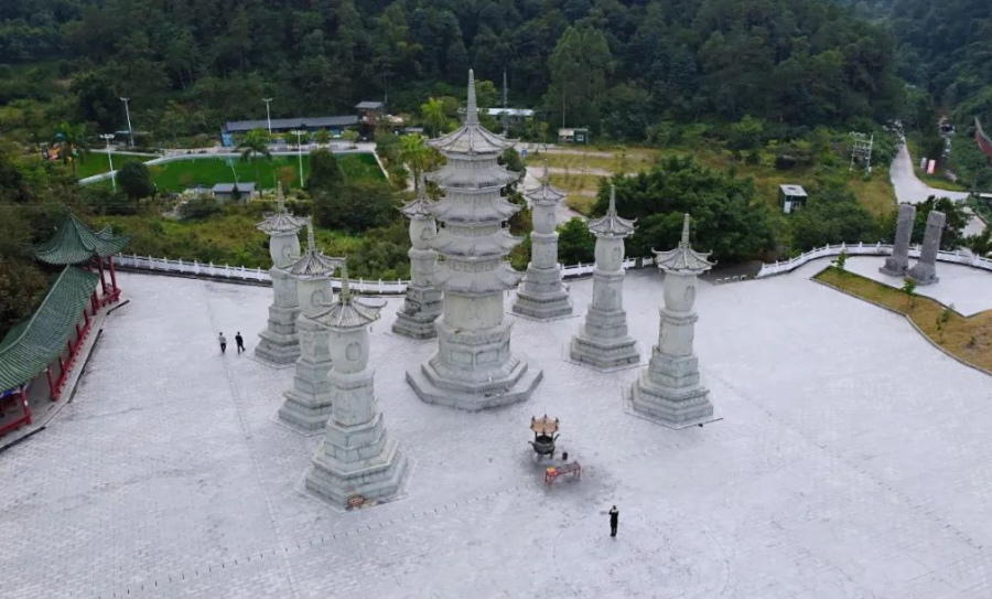 六祖寺四面环山,四会素有"六祖顿悟成佛圣地"的美誉,六祖寺3△农历