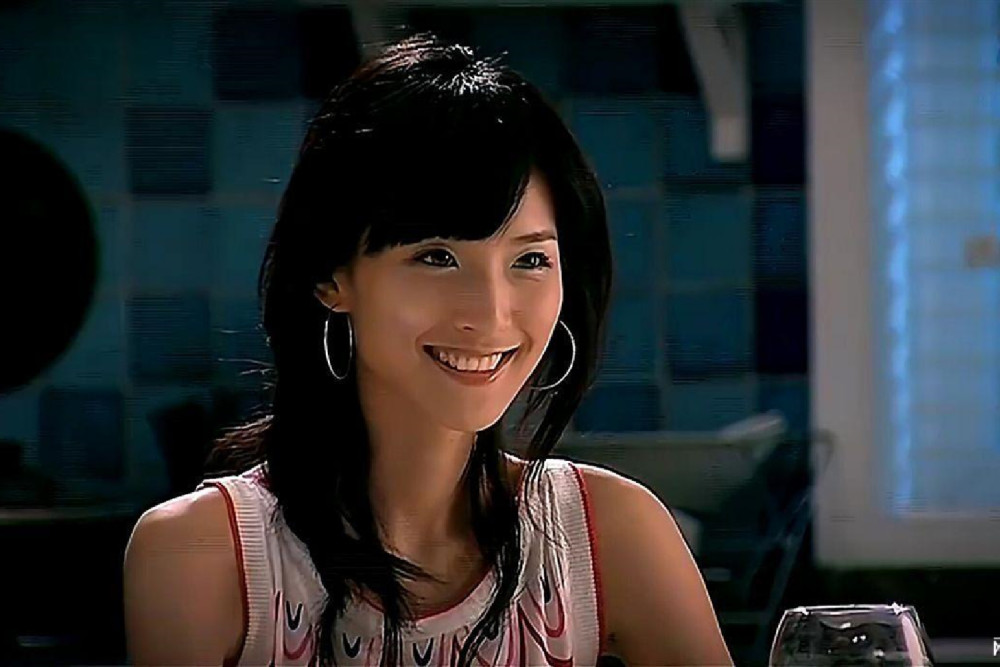 赵霁就是在剧中饰演林宛瑜的演员,这个出逃体验生活的千金大小姐人设