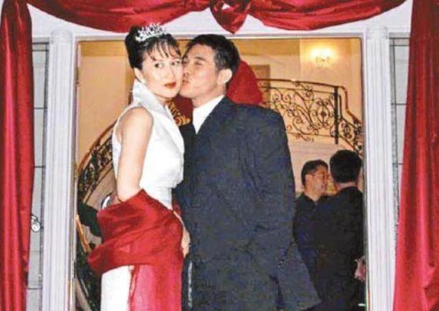 1989年,李连杰遇见利智许下十年承诺,全然忘记正怀有二胎的发妻