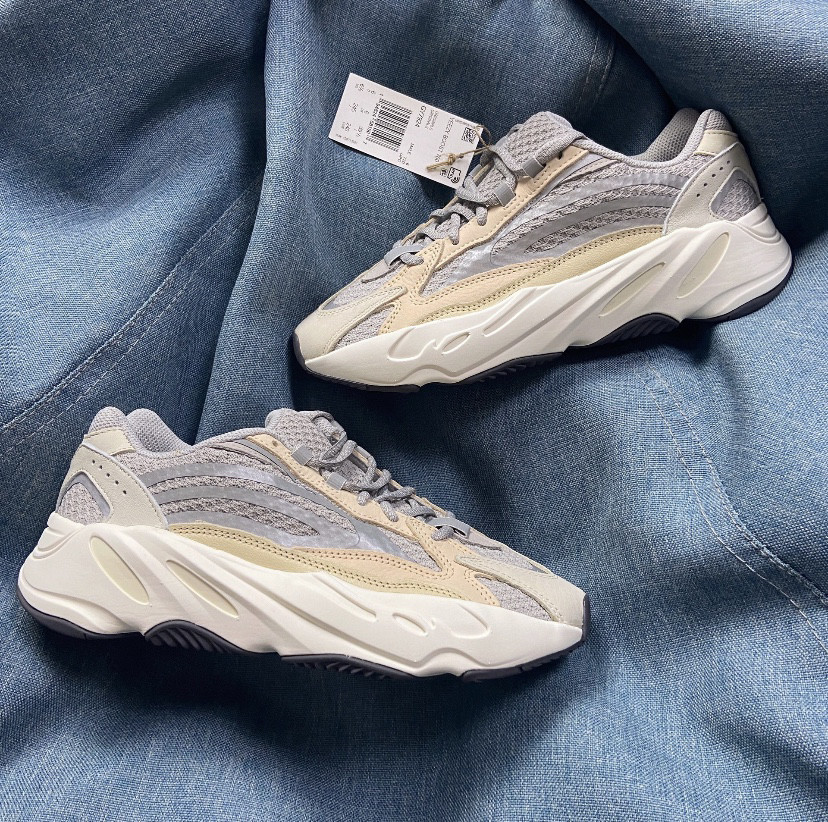 吃一口"奶油" yeezy 700v2