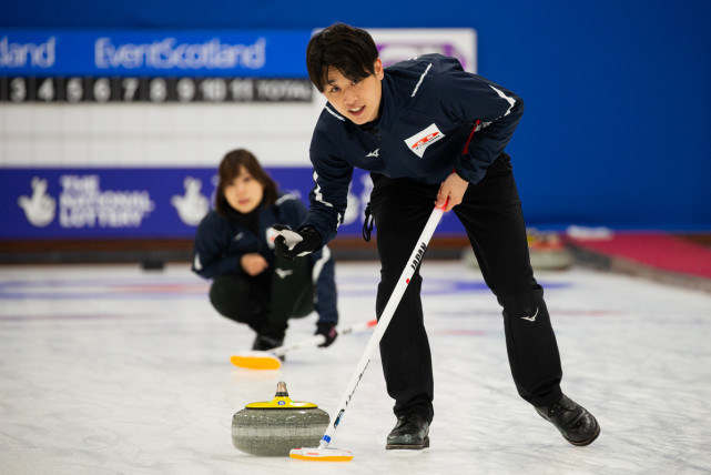 冰壶混双世锦赛中国连负挪威日本瑞典五战全胜成唯一不败队伍