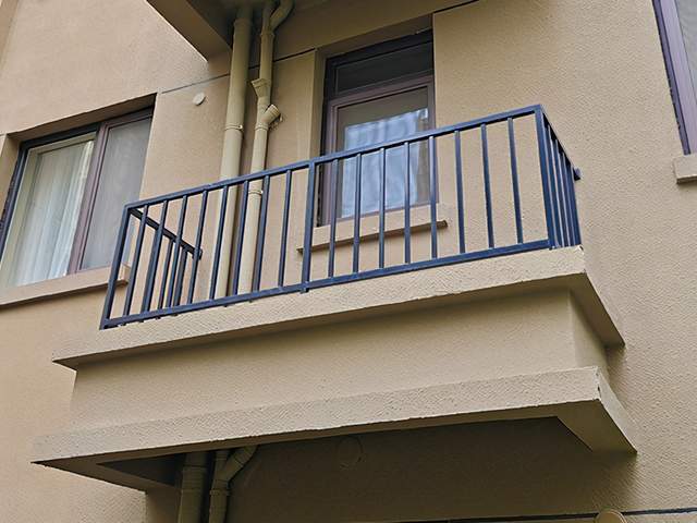 空调护栏围栏3,栏杆式空调护栏参考价格:25-70元功能作用:通风,散热