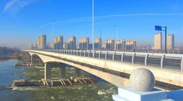 吉林市正在美化一座大桥,将实现四座观景桥头堡,提高百姓满意度