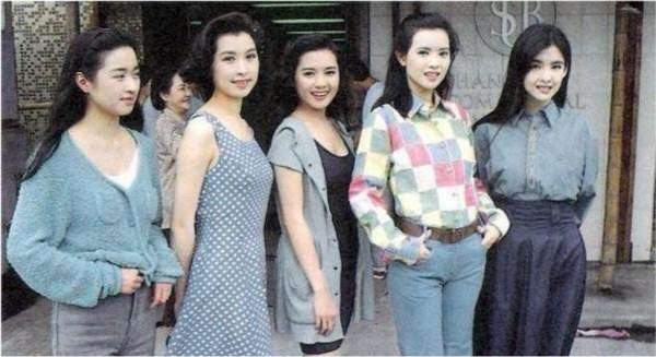 3,当时的香港女明星2,刚步入90年代,对那个时候的中国人来说,短裙