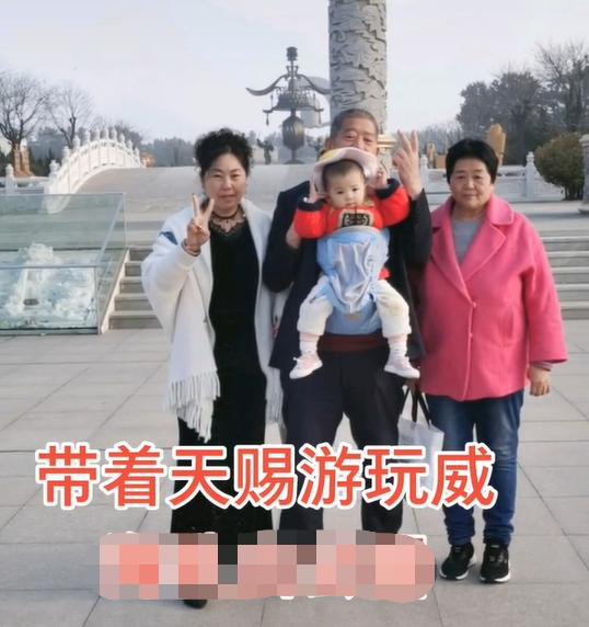 田女士超高龄生下天赐,孩子如今一岁半了,一家人过得怎么样了