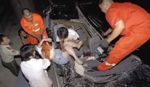 她是胡歌一生最难忘的女人,为救胡歌当场死亡,车祸现场曝光!