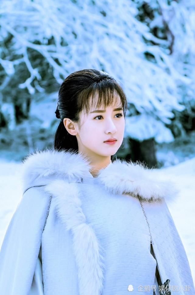 古装美女施法图鉴:赵丽颖蓝色清凉,袁冰妍结印复杂,而