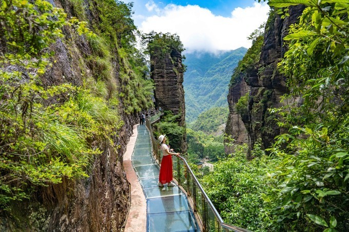 温州雁荡山灵岩景区,曾是《神雕侠侣》拍摄地,还有高空飞渡表演