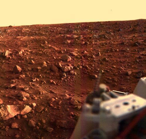 祝融号火星车传回两张火星图像,看到一片荒凉的火星地面!