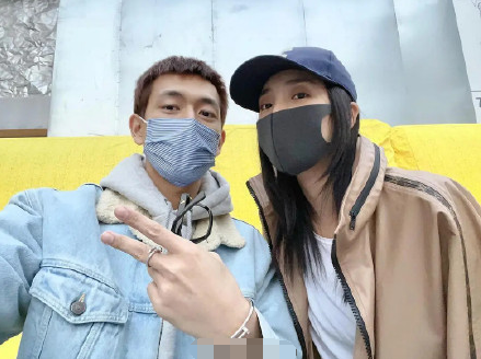李现亲自辟谣与王紫璇恋情,否认暗戳戳秀恩爱,曾晒同游照引热议
