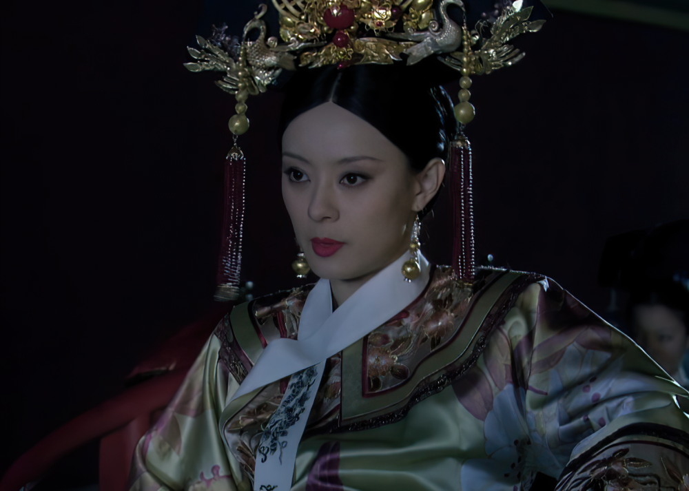 甄嬛传:甄嬛生双胞胎时,特意在被子上撒上菊花,其中寓意太讽刺