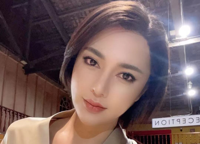 网红时大漂亮与母亲合影遭人留言嘲讽怒怼粉丝丢人现眼