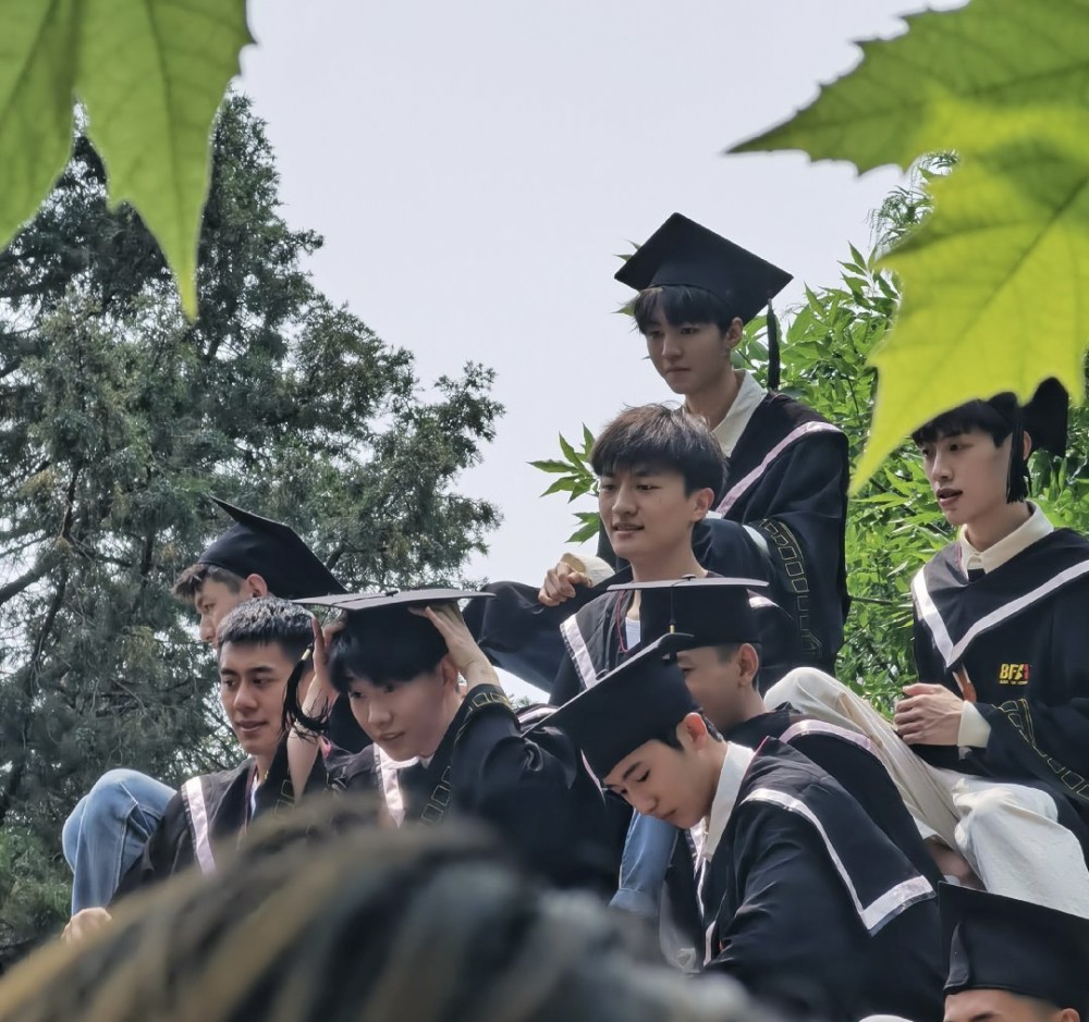 王俊凯从小到大毕业照,你认得出哪个是他吗?