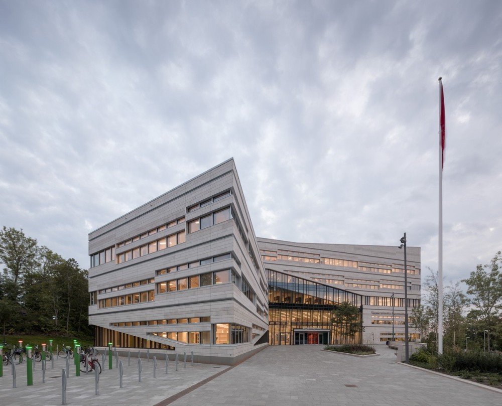 瑞典皇家理工学院,世界174名.