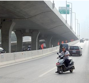 电动车,摩托车,非机动车在高架桥 隧道应如何行驶?