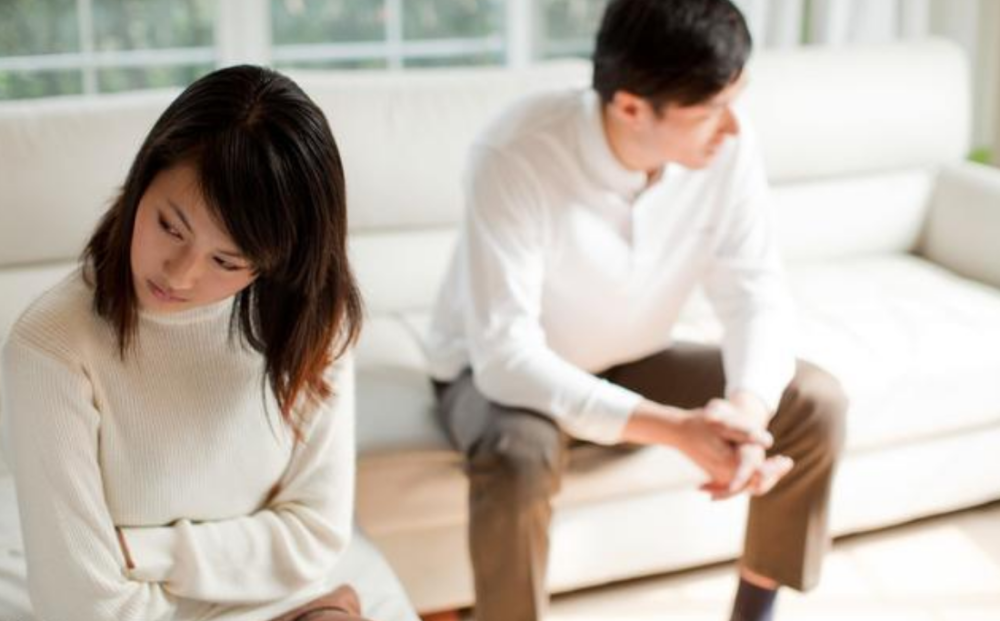 小伙29岁找到初恋,后来才知道自己是备胎,女友同时约会两个男人