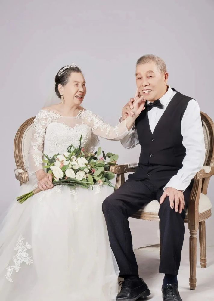 浪漫老人补拍婚纱照原来幸福的样子如此美好