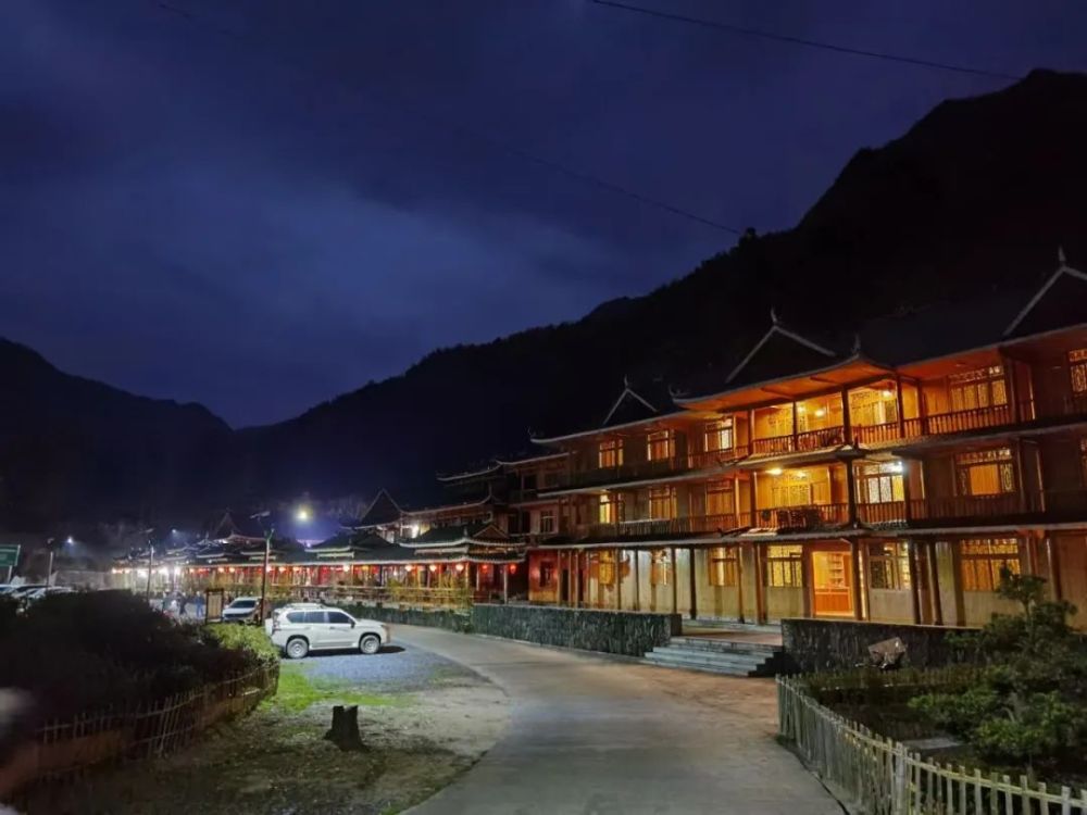 世外山居酒店外景