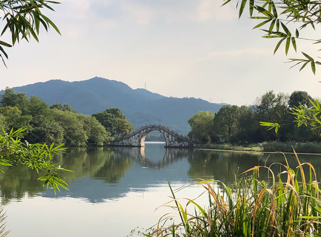 建议下午入园,晚上看繁华夜景 湘湖位于杭州萧山区,风景神似瑞典湖畔