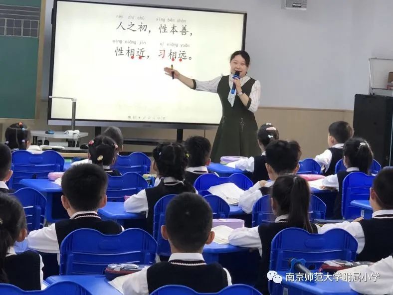 本次活动由南京师范大学附属小学,斯霞教育思想研究所主办.