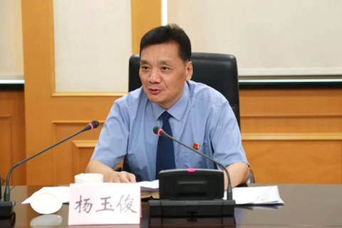 上海浦东新区检察长杨玉俊主动投案