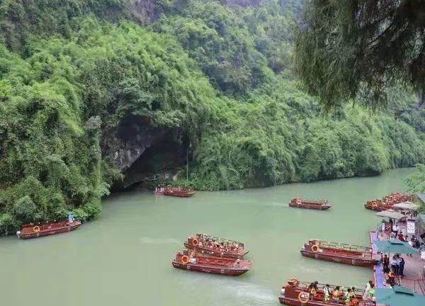 神龟峡:山峦胜漓江,江景超三峡