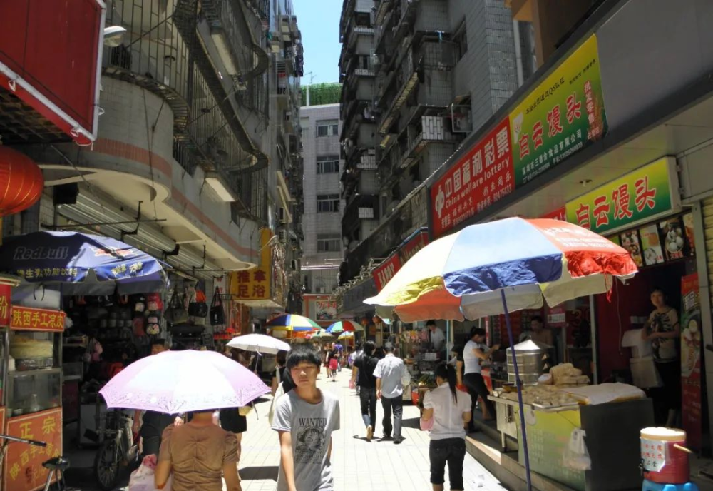 村中现状!人来人往热闹的街道