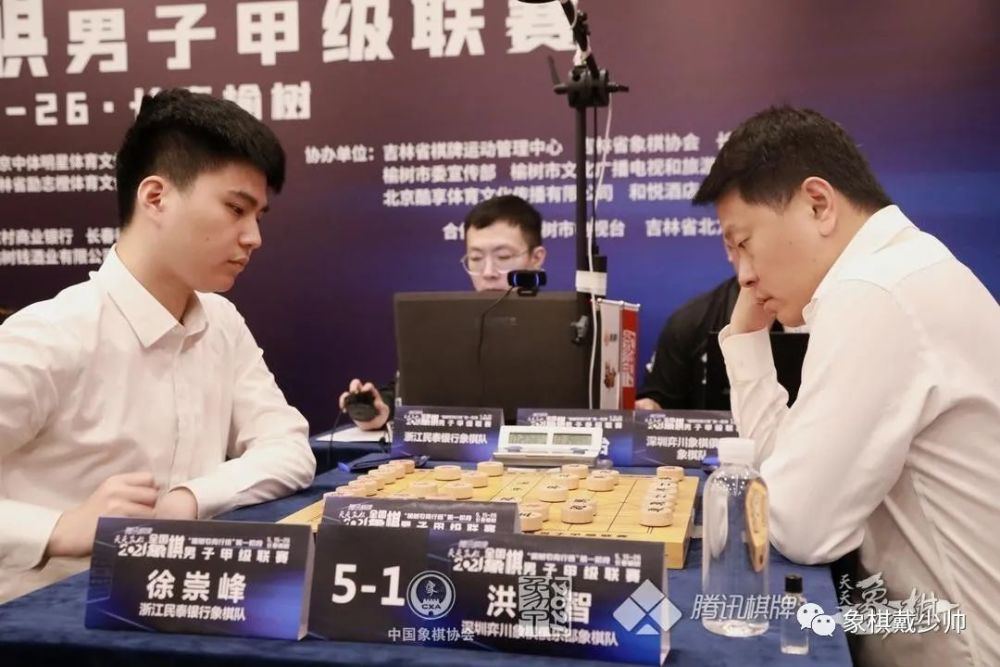 洪天王力斗青年大师徐崇峰.