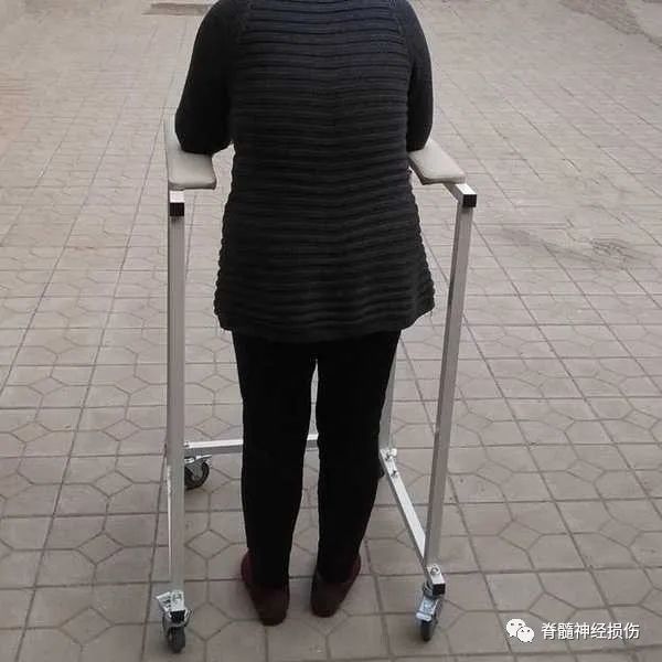 二,四肢麻痹
