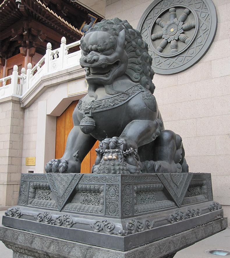 银行门口的石狮子为了吸财家里能不能摆石狮子又该摆在哪里