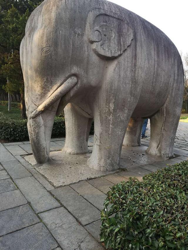 明皇陵是明朝开国皇帝朱元璋为其父母和兄嫂而修建!