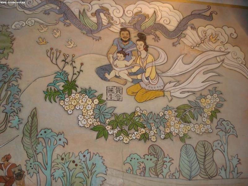 黄帝的父亲叫少典,是有熊氏部落的首领,号有熊氏,黄帝的母亲叫附宝