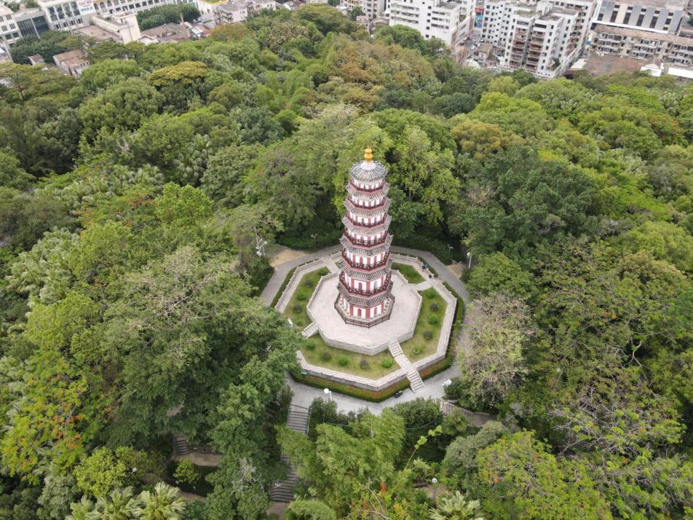 旅游指南:广东中山石岐-中山公园-乘凉避暑看明朝古塔