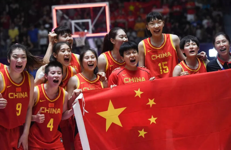 中国女篮45分魔兽崛起!身高2米26比肩姚明,将称霸未来
