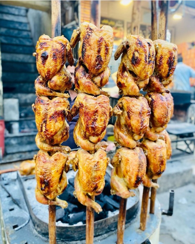 见识巴基斯坦人民的日常饮食,这种"饼"看起来相当美味